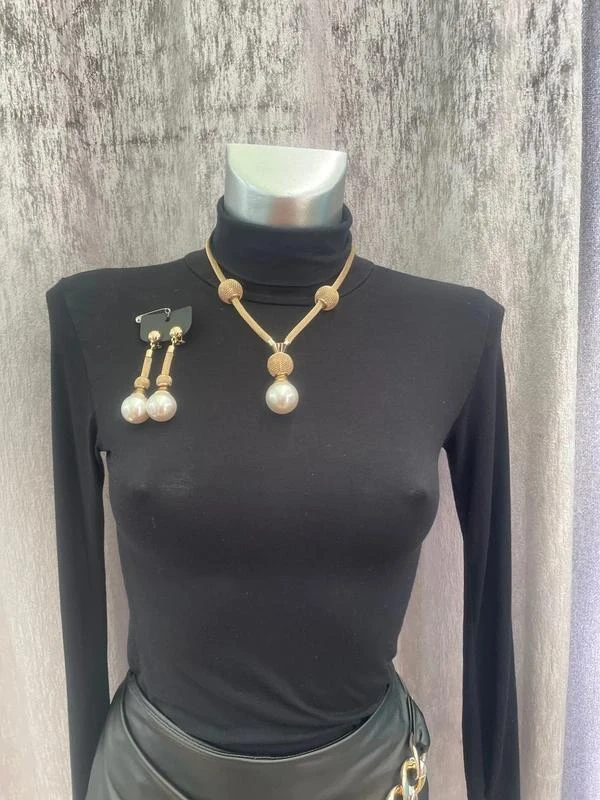 Ensemble collier et bracelet doré et perles blanches – photo 3